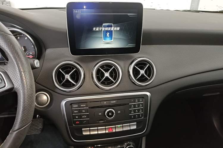 Used Mercedes-Benz GLA 2017 GLA 200 Sport Edition Audio And AC Panel