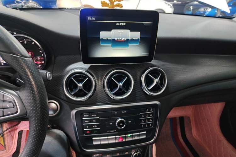 Used Mercedes-Benz GLA 2017 GLA 200 Sport Edition Audio And AC Panel