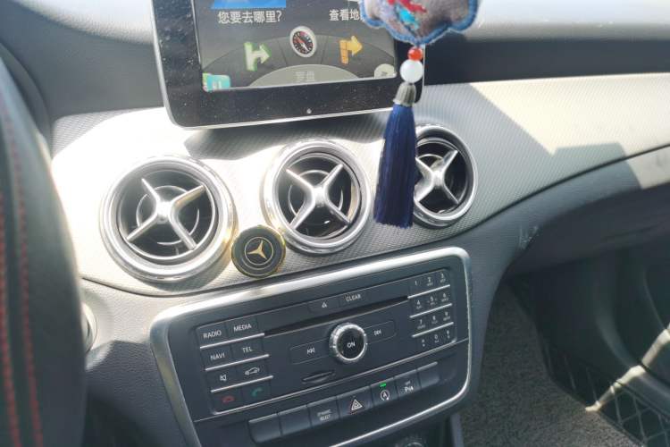 Used Mercedes-Benz GLA  Audio And AC Panel