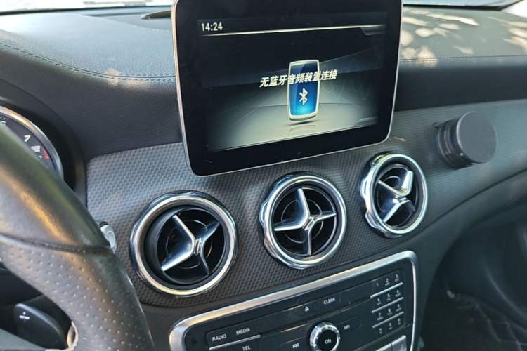 Used Mercedes-Benz GLA 2017 GLA 220 4MATIC Fashion Model Audio And AC Panel