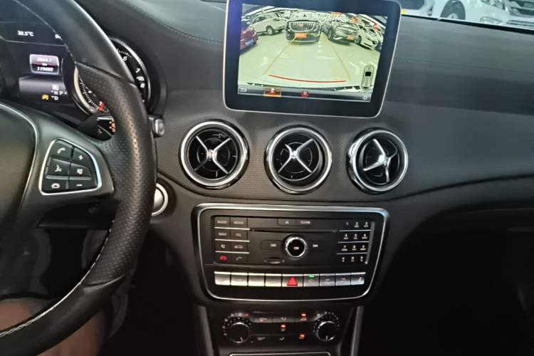 Used Mercedes-Benz GLA 2017 GLA 220 4MATIC Fashion Model Audio And AC Panel