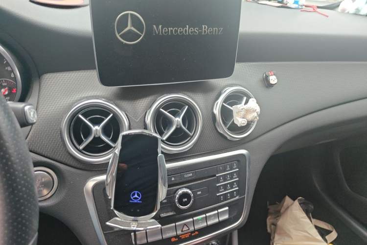 Used Mercedes-Benz GLA 2017 GLA 200 Sport Edition Audio And AC Panel