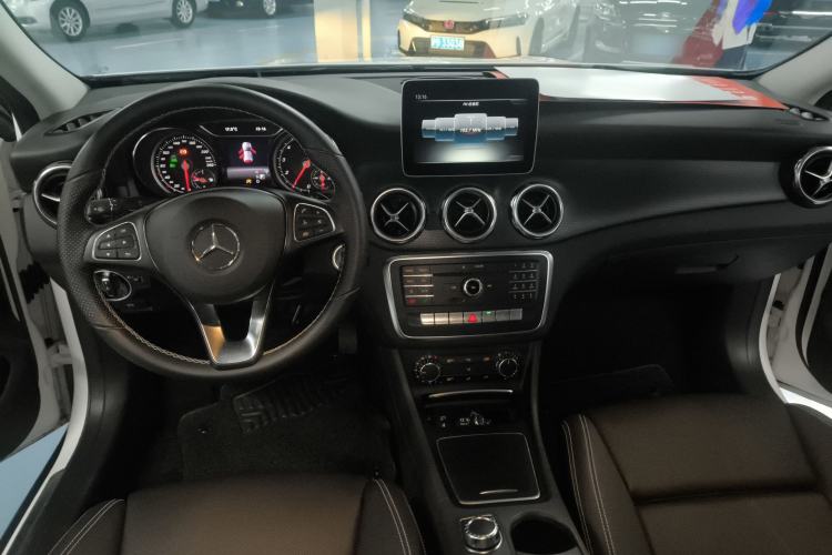 Used Mercedes-Benz GLA 2017 GLA 200 Sport Edition Center Console