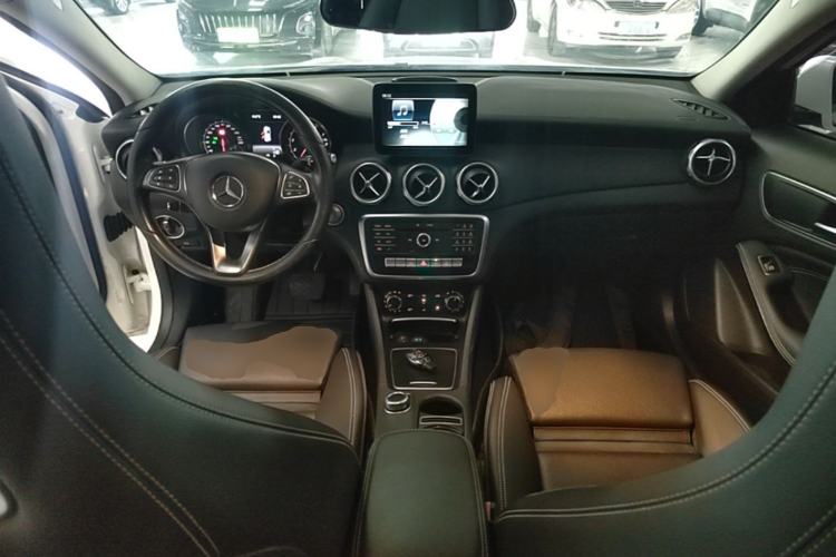 Used Mercedes-Benz GLA 2017 GLA 200 Fashion Model Center Console