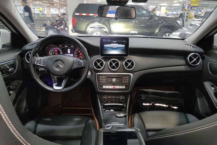 Used Mercedes-Benz GLA 2017 GLA 200 Fashion Model Center Console