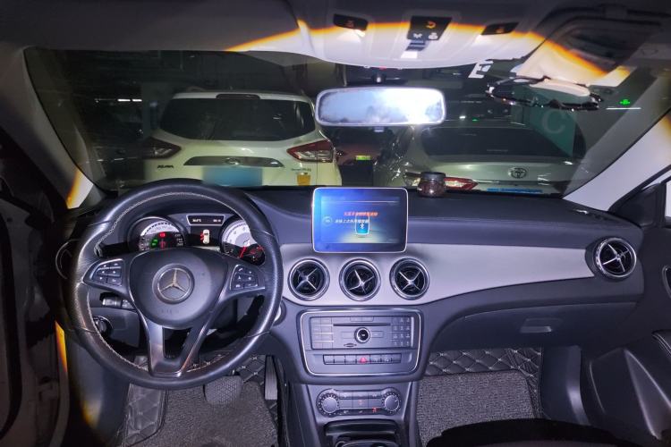 Used Mercedes-Benz GLA 2017 GLA 200 Sport Edition Center Console