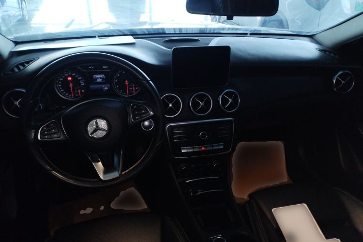 Used Mercedes-Benz GLA 2017 GLA 200 Sport Edition Center Console
