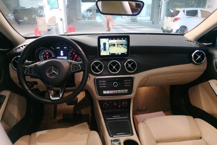 Used Mercedes-Benz GLA 2017 GLA 200 Sport Edition Center Console