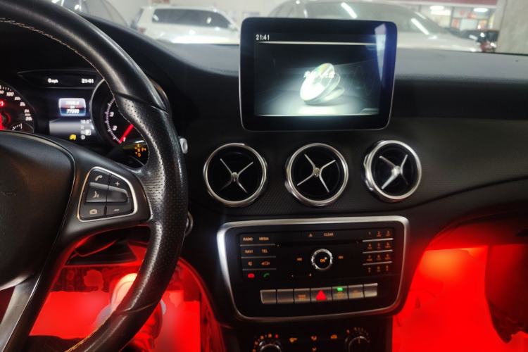 Used Mercedes-Benz GLA 2017 GLA 200 Fashion Model Center Console
