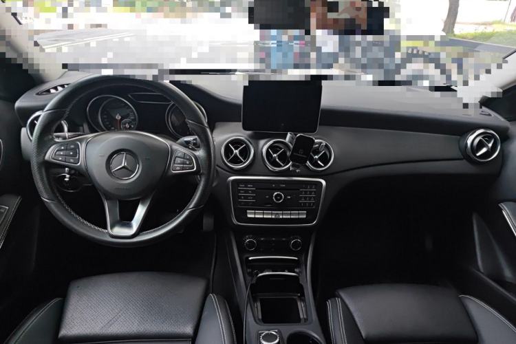 Used Mercedes-Benz GLA 2017 GLA 200 Fashion Model Center Console