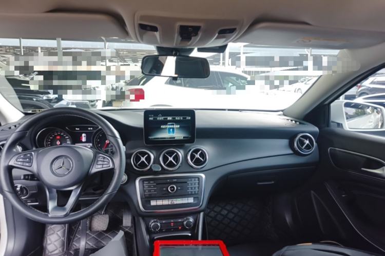 Used Mercedes-Benz GLA 2017 GLA 200 Fashion Model Center Console