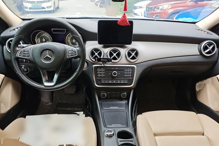 Used Mercedes-Benz GLA 2017 GLA 200 Fashion Model Center Console