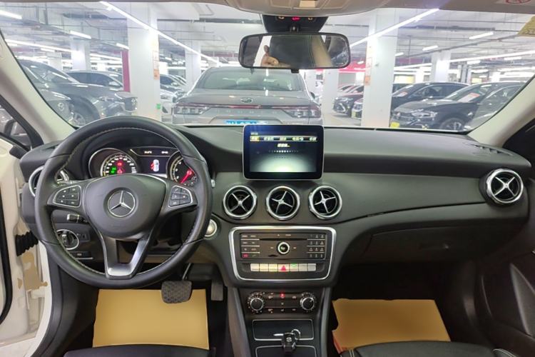 Used Mercedes-Benz GLA 2017 GLA 200 Sport Edition Center Console