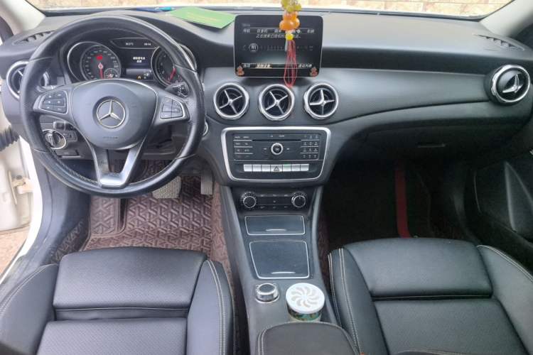Used Mercedes-Benz GLA 2017 GLA 200 Sport Edition Center Console