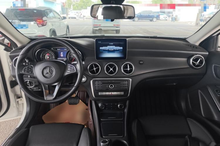 Used Mercedes-Benz GLA 2017 GLA 200 Sport Edition Center Console