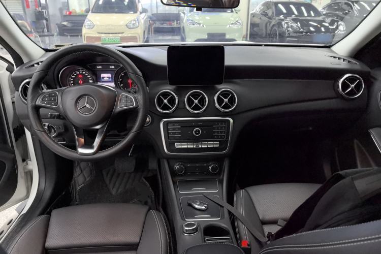 Used Mercedes-Benz GLA 2017 GLA 200 Sport Edition Center Console