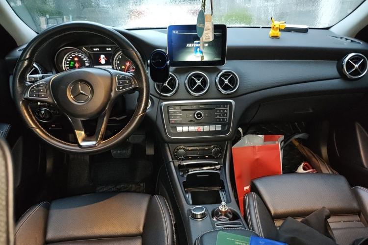 Used Mercedes-Benz GLA 2017 GLA 200 Sport Edition Center Console