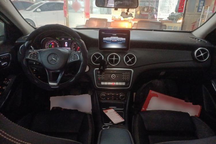 Used Mercedes-Benz GLA 2017 GLA 200 Sport Edition Center Console