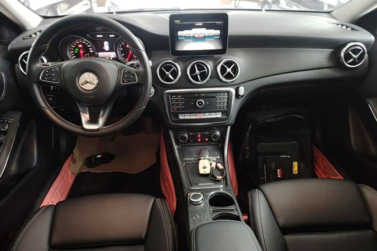 Used Mercedes-Benz GLA 2017 GLA 200 Fashion Model Center Console