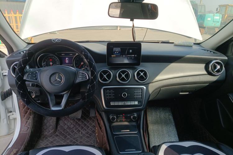 Used Mercedes-Benz GLA 2017 GLA 200 Sport Edition Center Console