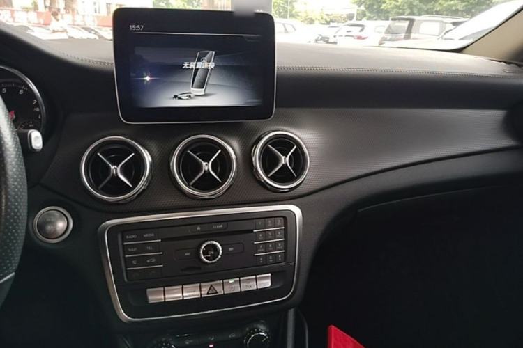 Used Mercedes-Benz GLA 2017 GLA 200 Fashion Model Center Console