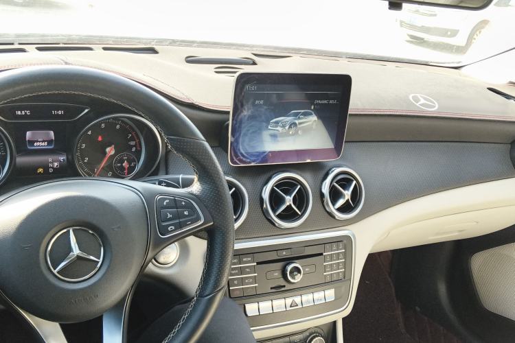 Used Mercedes-Benz GLA 2017 GLA 200 Sport Edition Center Console