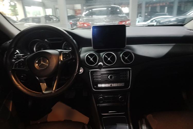 Used Mercedes-Benz GLA 2017 GLA 200 Fashion Model Center Console