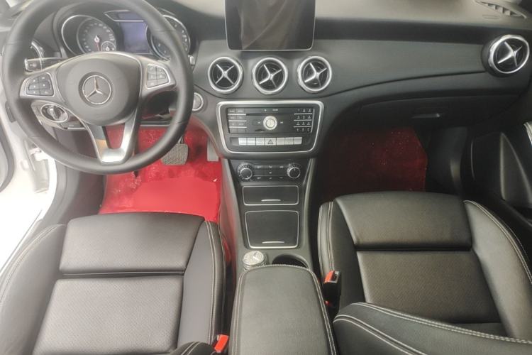 Used Mercedes-Benz GLA 2017 GLA 200 Sport Edition Center Console