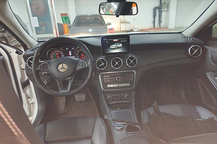 Used Mercedes-Benz GLA 2017 GLA 200 Sport Edition Center Console