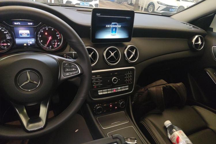 Used Mercedes-Benz GLA 2017 GLA 200 Fashion Model Center Console