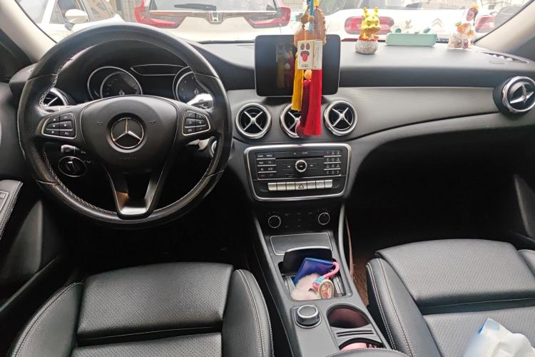 Used Mercedes-Benz GLA 2017 GLA 200 Sport Edition Center Console