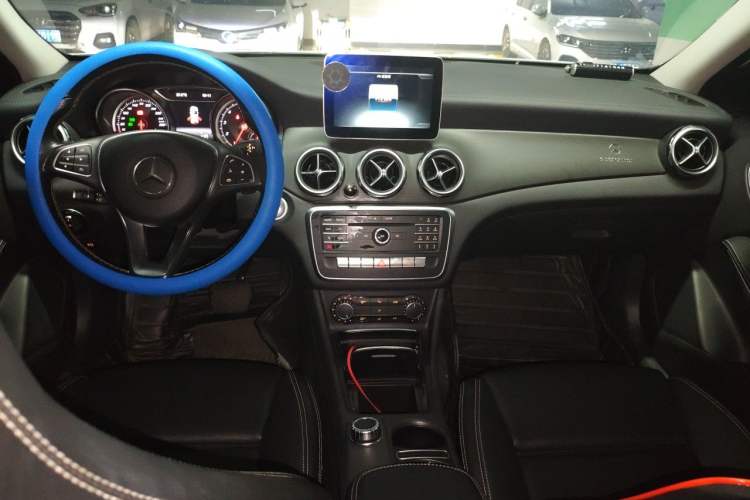 Used Mercedes-Benz GLA 2017 GLA 200 Fashion Model Center Console