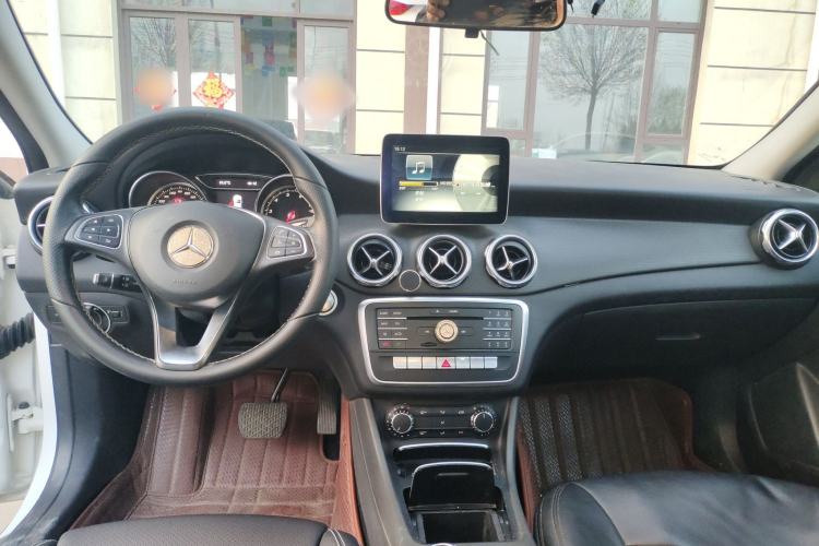 Used Mercedes-Benz GLA 2017 GLA 200 Sport Edition Center Console