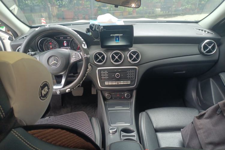 Used Mercedes-Benz GLA 2017 GLA 200 Sport Edition Center Console