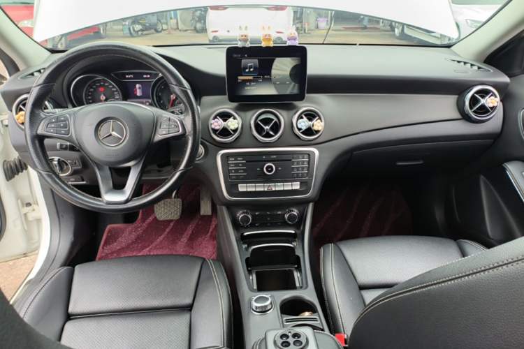 Used Mercedes-Benz GLA 2017 GLA 200 Sport Edition Center Console