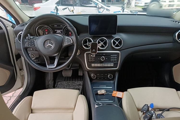 Used Mercedes-Benz GLA 2017 GLA 200 Fashion Model Center Console