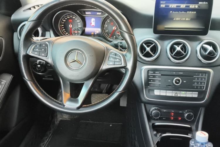 Used Mercedes-Benz GLA 2017 GLA 200 Fashion Model Center Console