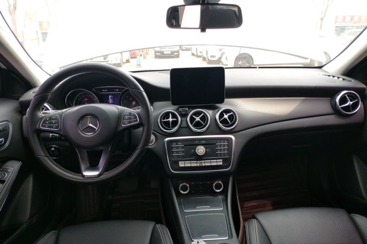 Used Mercedes-Benz GLA 2017 GLA 200 Sport Edition Center Console