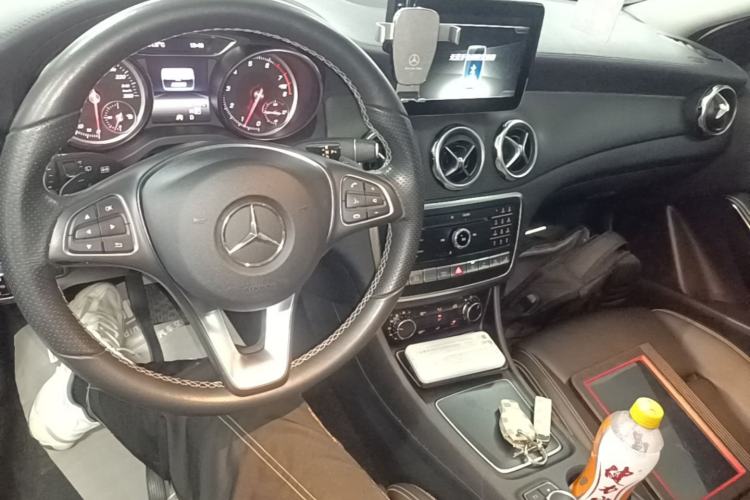 Used Mercedes-Benz GLA 2017 GLA 220 4MATIC Fashion Model Center Console