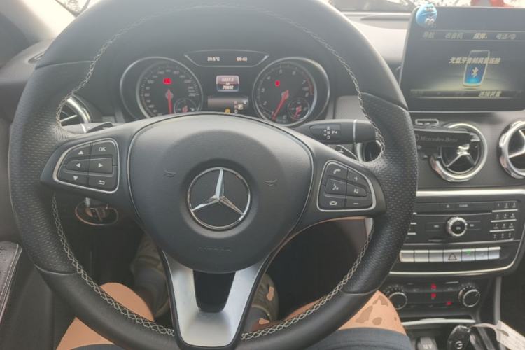 Used Mercedes-Benz GLA 2017 GLA 200 Sport Edition Center Console