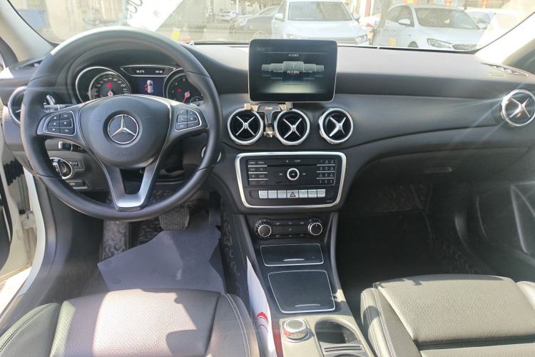 Used Mercedes-Benz GLA 2017 GLA 200 Sport Edition Center Console