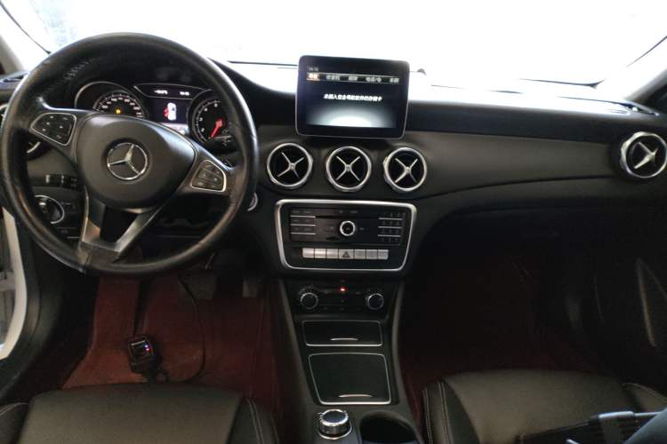 Used Mercedes-Benz GLA 2017 GLA 200 Sport Edition Center Console