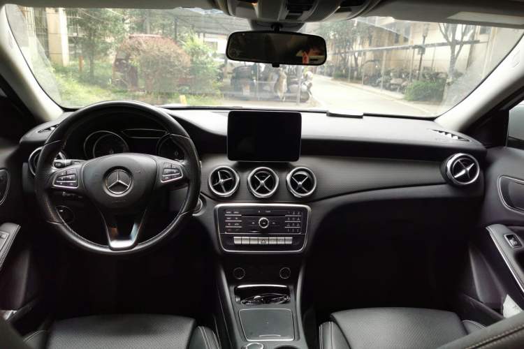 Used Mercedes-Benz GLA 2017 GLA 200 Fashion Model Center Console