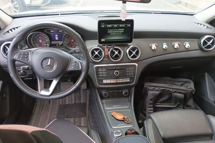 Used Mercedes-Benz GLA 2017 GLA 200 Fashion Model Center Console