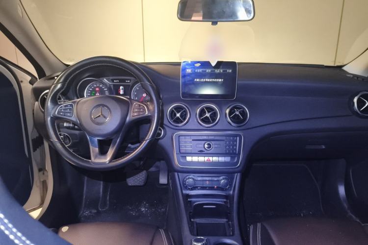 Used Mercedes-Benz GLA 2017 GLA 200 Fashion Model Center Console