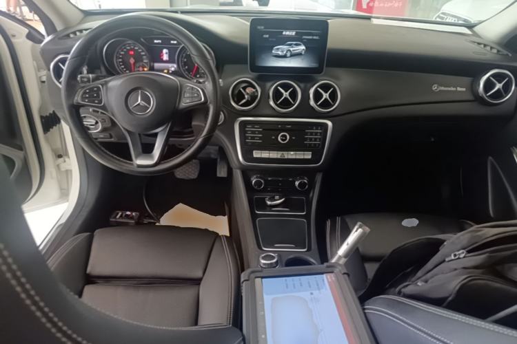 Used Mercedes-Benz GLA 2017 GLA 200 Sport Edition Center Console