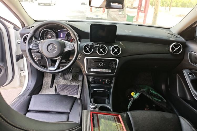 Used Mercedes-Benz GLA 2017 GLA 200 Fashion Model Center Console