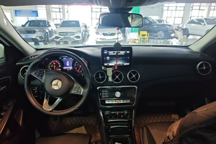 Used Mercedes-Benz GLA 2017 GLA 200 Sport Edition Center Console