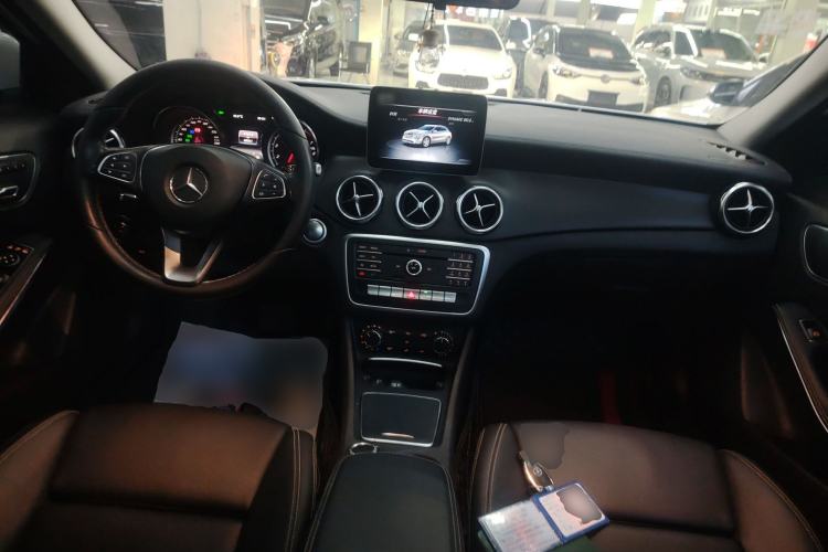 Used Mercedes-Benz GLA 2017 GLA 200 Fashion Model Center Console