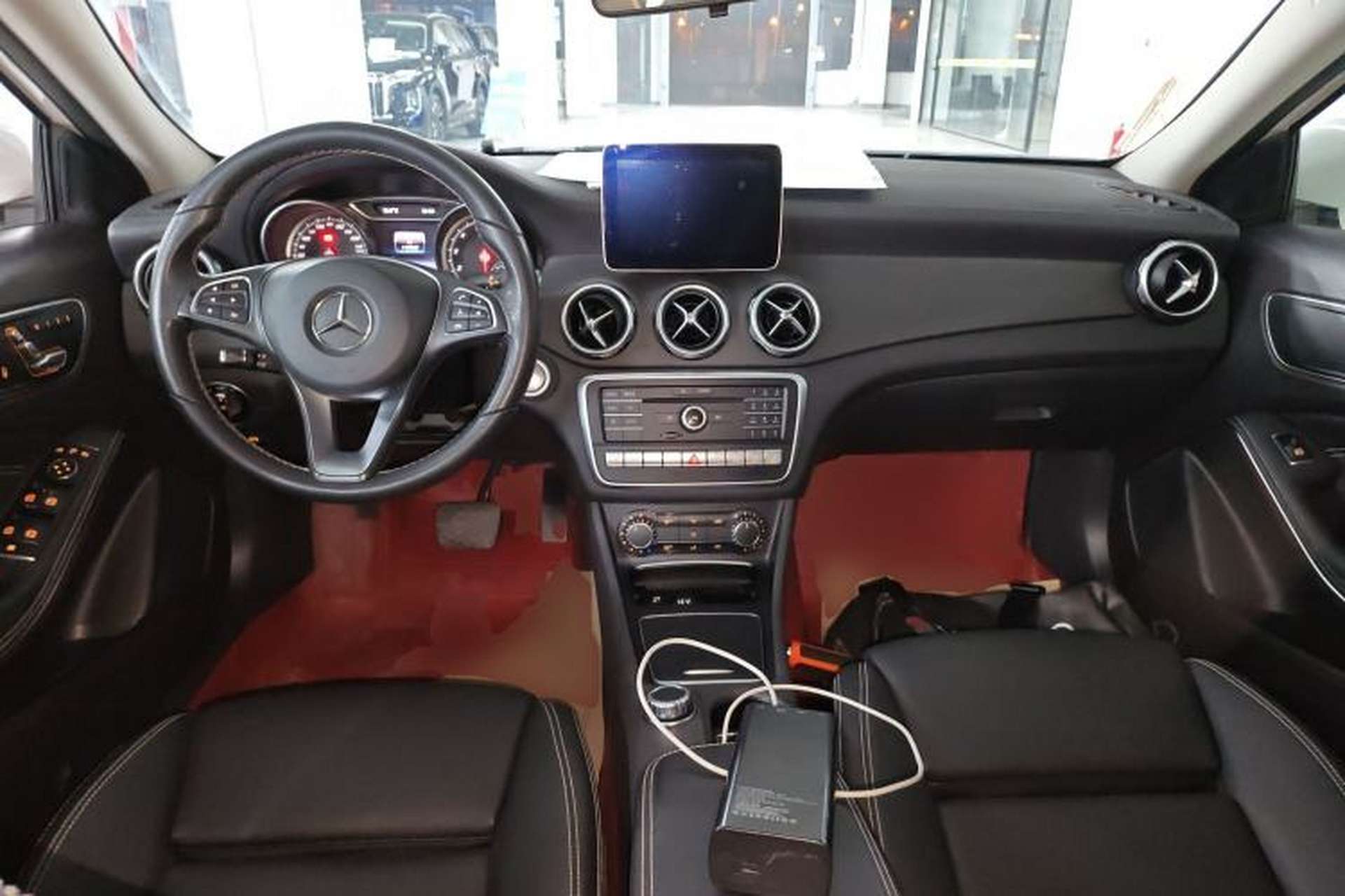 Used Mercedes-Benz GLA 2017 GLA 220 4MATIC Fashion Model Center Console